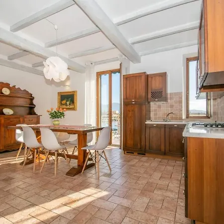 Porto Antico Apartment *
