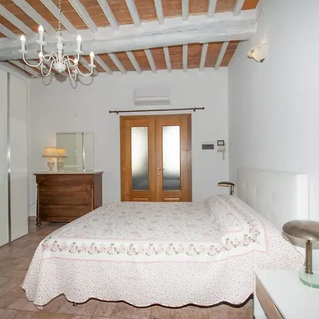 Porto Antico Apartment *